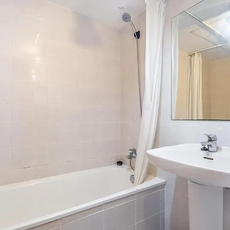 Pet Friendly In With Kitchen 아파트 *
